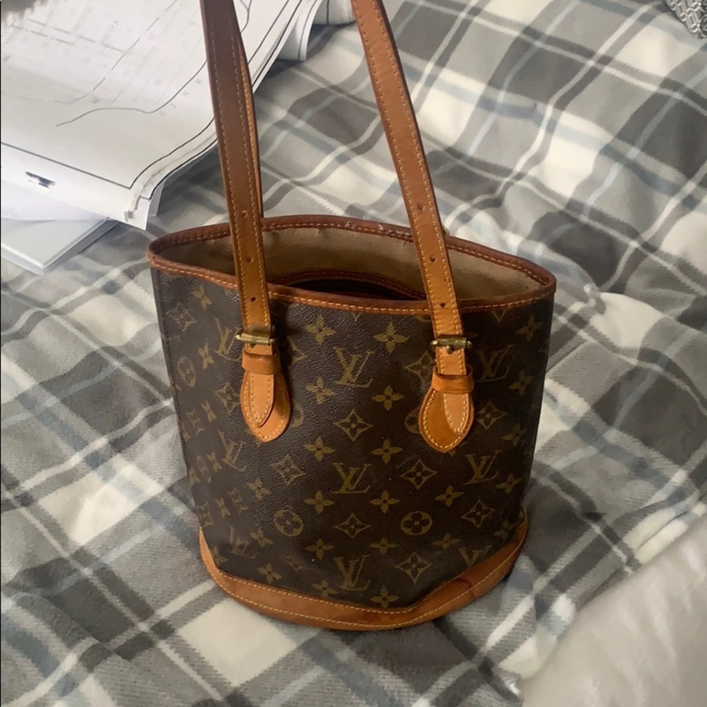 Louis Vuitton authentic Bucket Bag